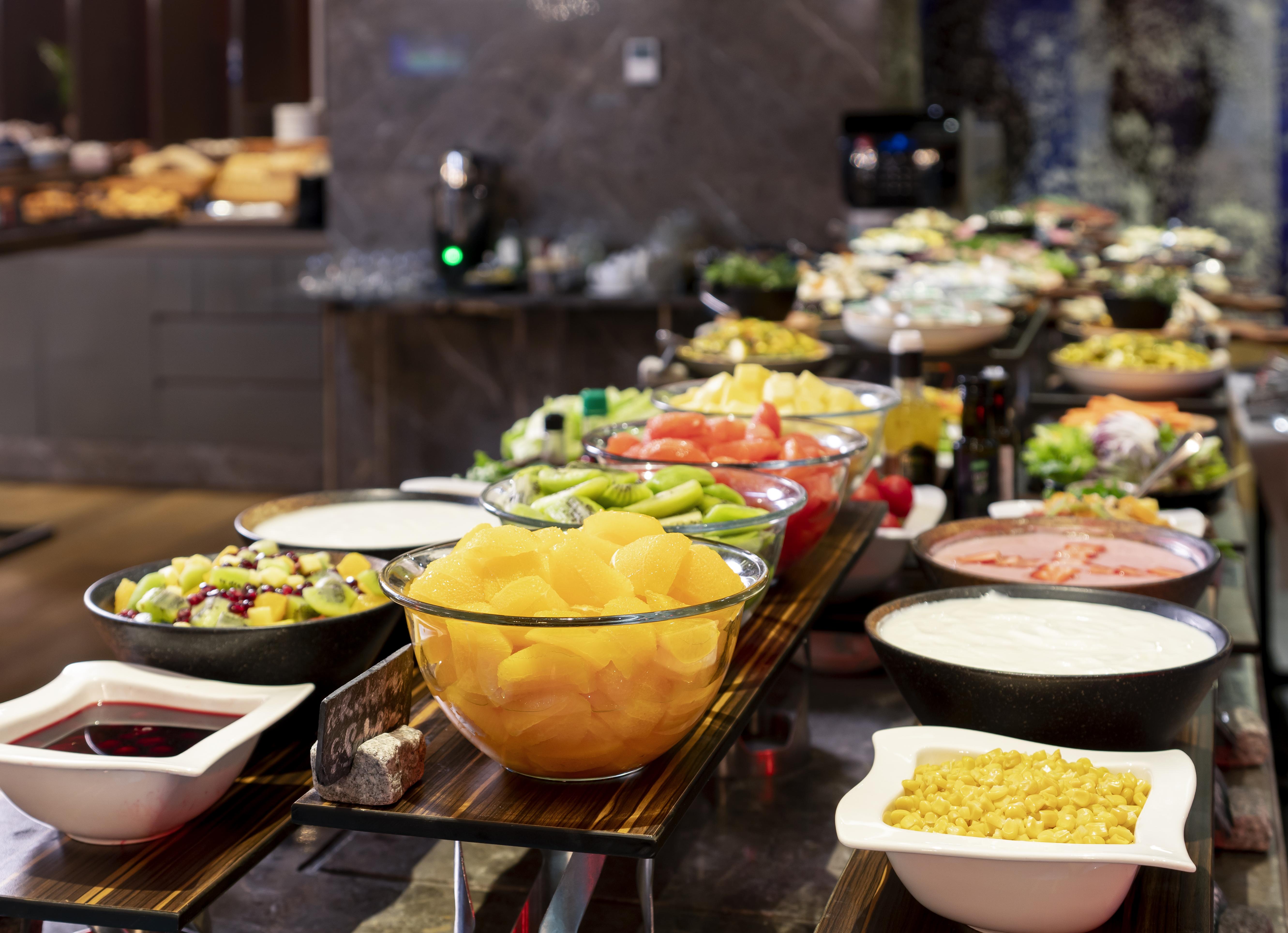 Radisson Blu Hotel Istanbul Asia Exterior photo A salad bar