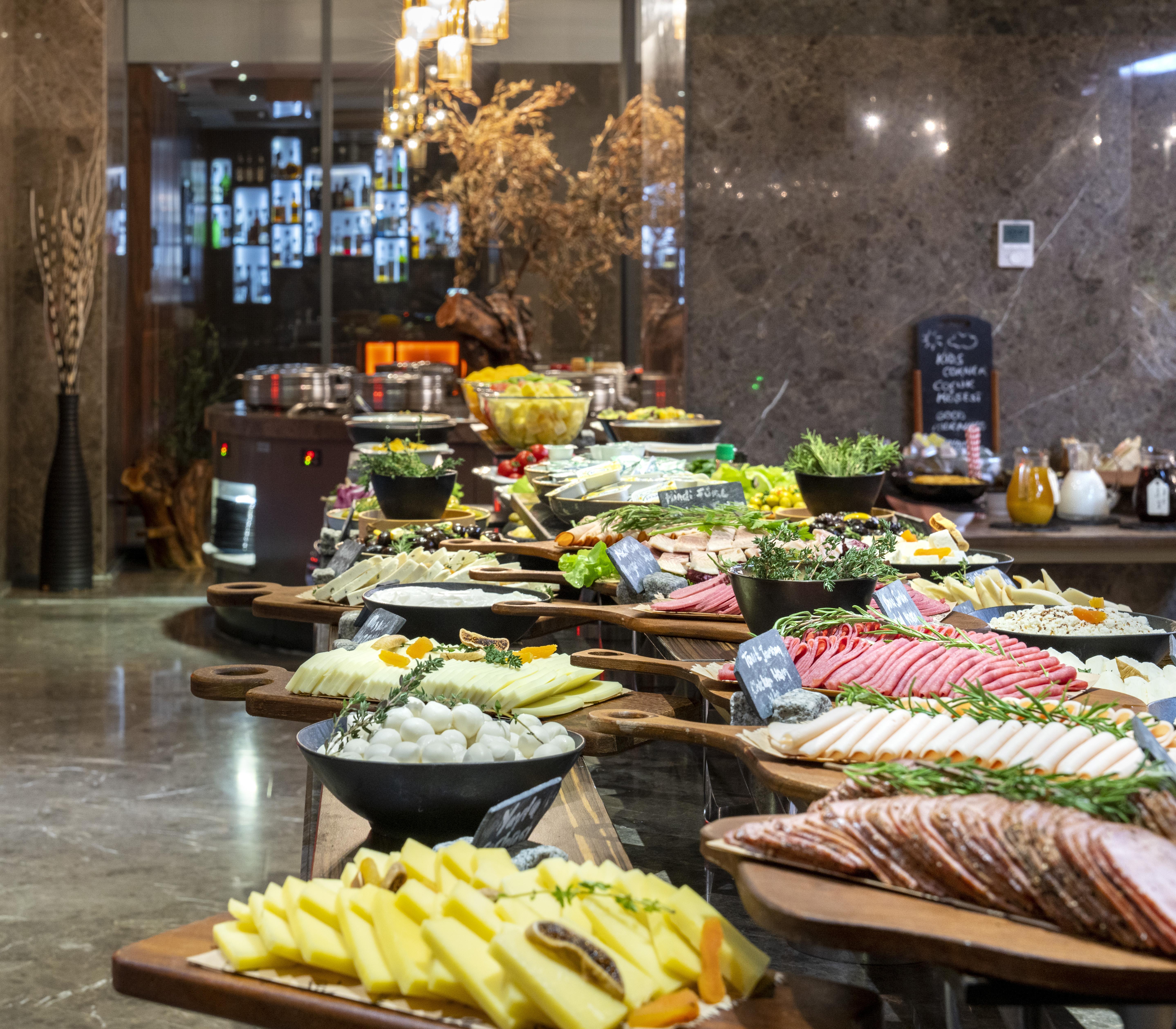 Radisson Blu Hotel Istanbul Asia Exterior photo A buffet at a hotel